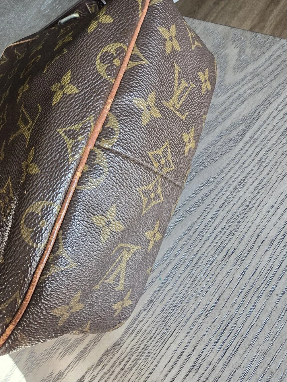 Authentic Louis Vuitton Monogram Canvas Messenger Bag in Brown